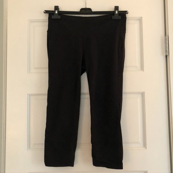 Athleta Pants - Athleta Chaturanga Capri Legging- Black - M